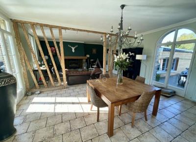 Maison - 280 m² - 11 pièces