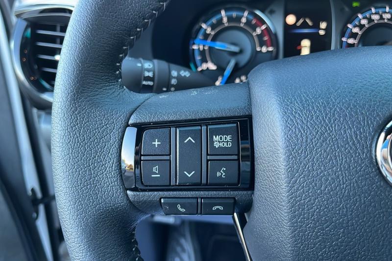 Toyota Hilux 2.8 204 Bva Invincible 4p