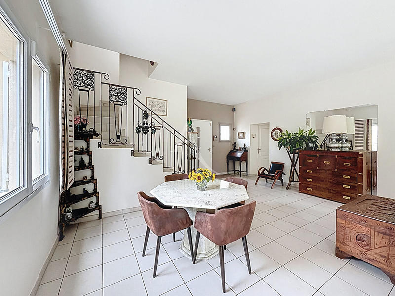 Maison - 151 m² - 6 pièces