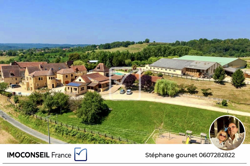 Maison - 900 m² - 33 pièces