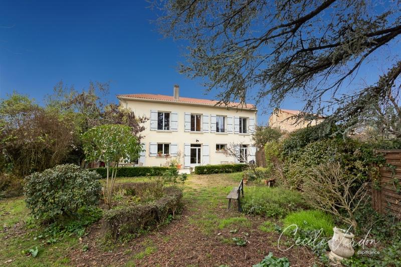 Maison de ville - 250 m² - 11 pièces