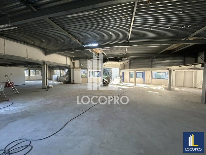 Local d'activité / Entrepôt - 817 m²