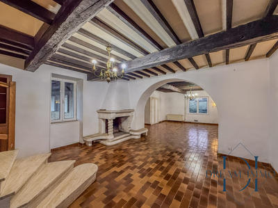 Maison - 230 m² - 7 pièces