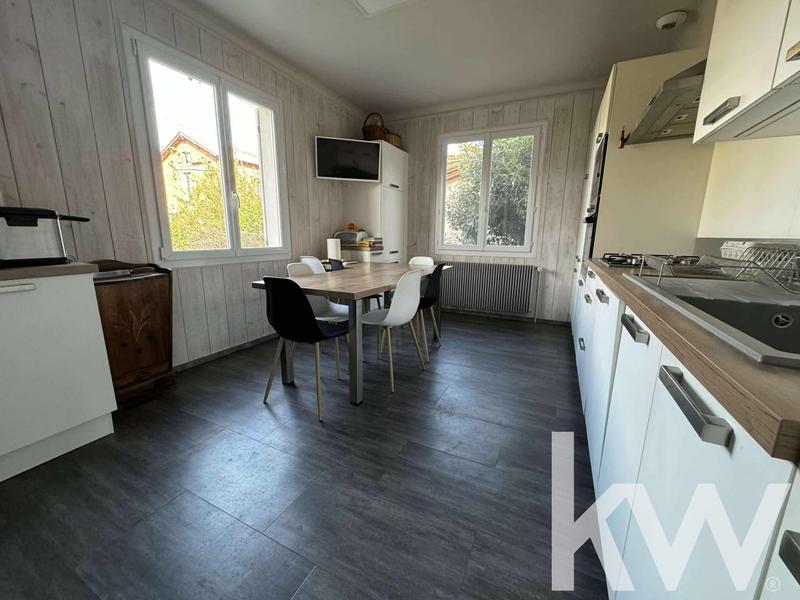 Maison - 202 m² - 8 pièces