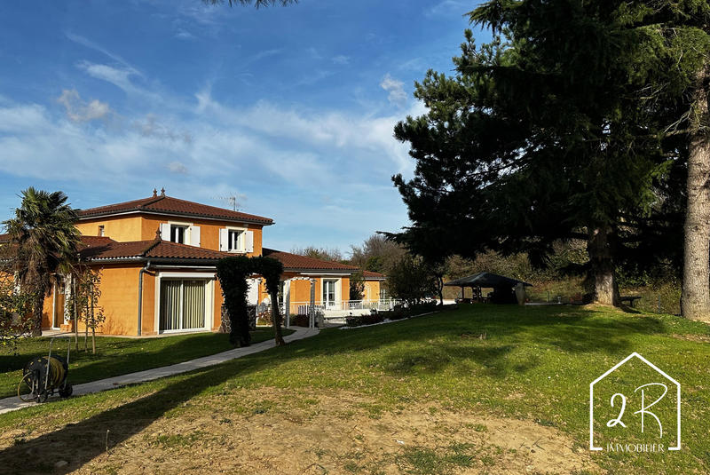 Villa - 253 m² - 10 pièces