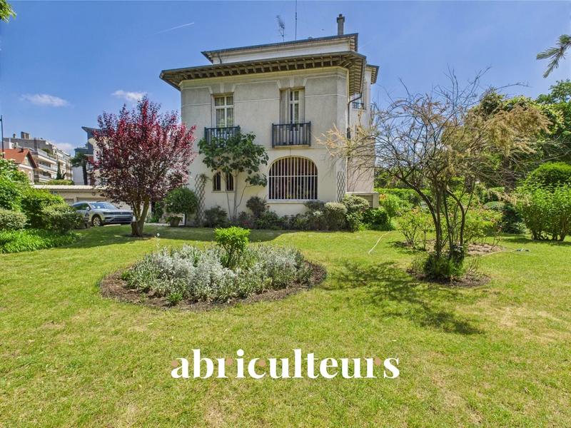 Appartement - 165 m² - 6 pièces