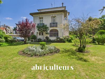 Appartement - 165 m² - 6 pièces