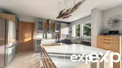 Villa - 297 m² - 6 pièces