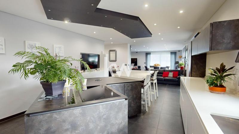 Maison - 309 m² - 10 pièces