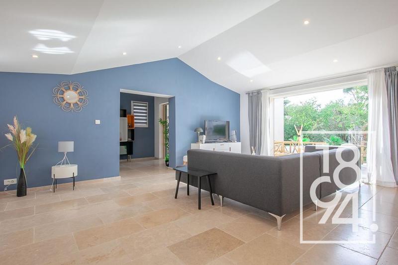 Maison - 213 m² - 5 pièces