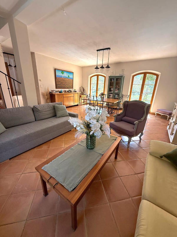 Maison - 200 m² - 7 pièces