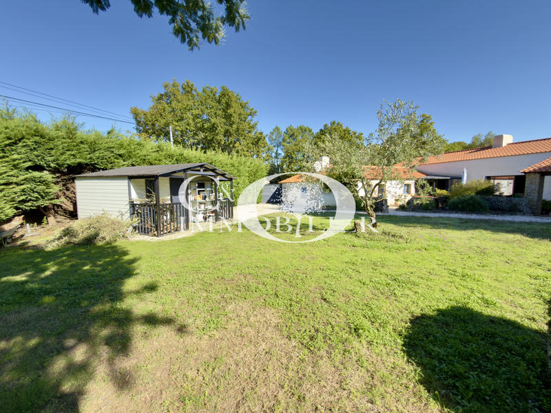 Maison - 235 m² - 7 pièces