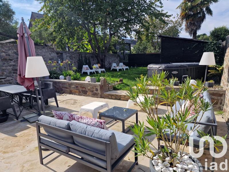 Maison - 205 m² - 9 pièces