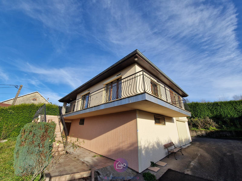 Maison - 99 m² - 5 pièces