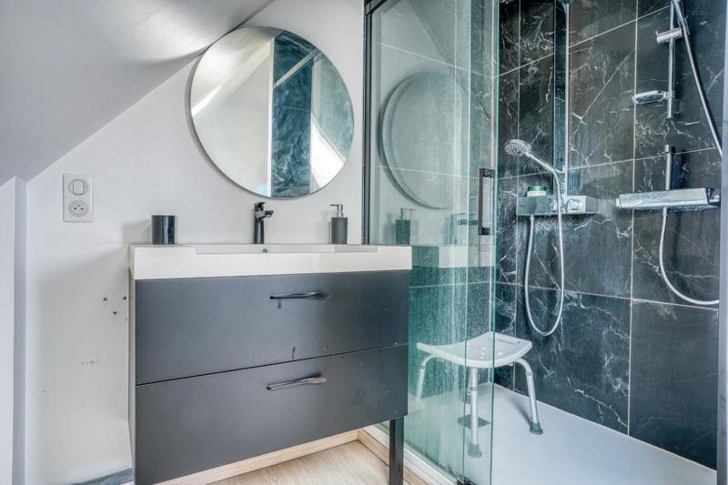 Maison - 210 m² - 8 pièces