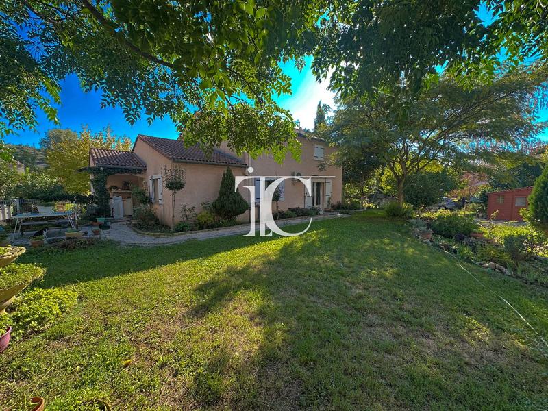 Maison - 245 m² - 8 pièces