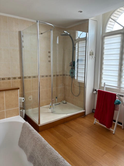 Maison - 285 m² - 8 pièces