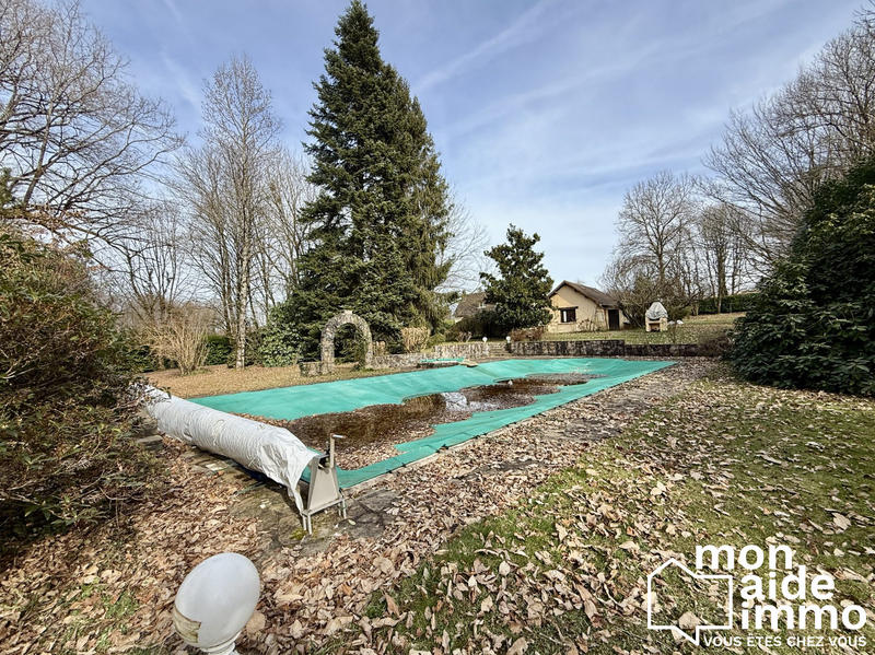 Maison - 250 m² - 7 pièces