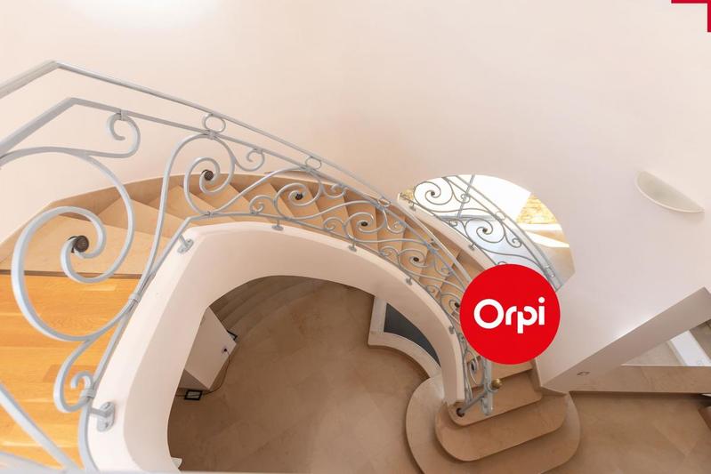 Propriété - 284 m² - 7 pièces