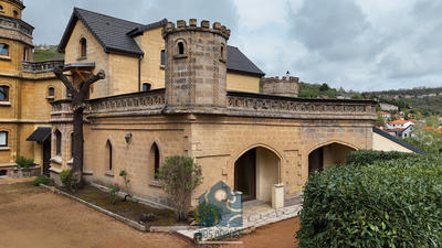 Maison - 218 m² - 7 pièces