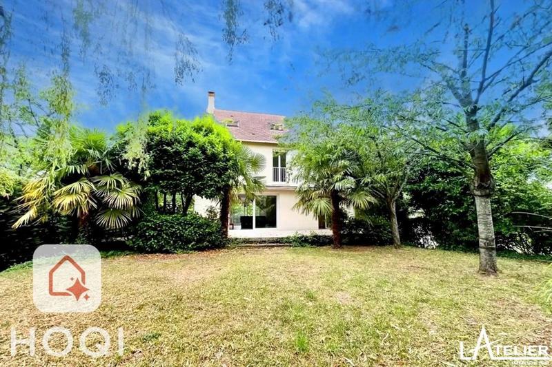 Maison - 220 m² - 10 pièces