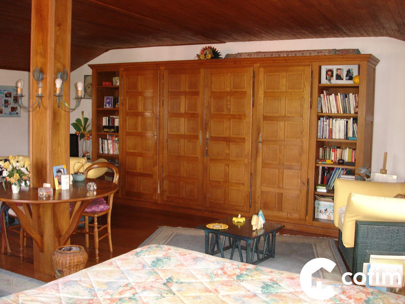 Maison traditionnelle - 300 m² - 6 pièces