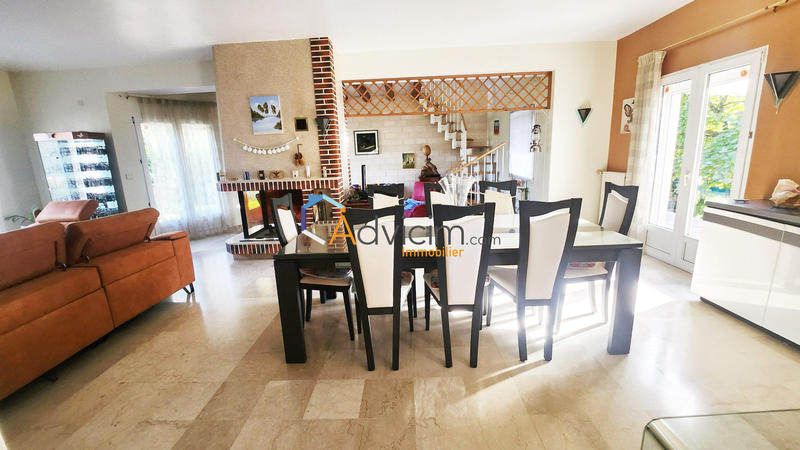 Maison - 220 m² - 8 pièces