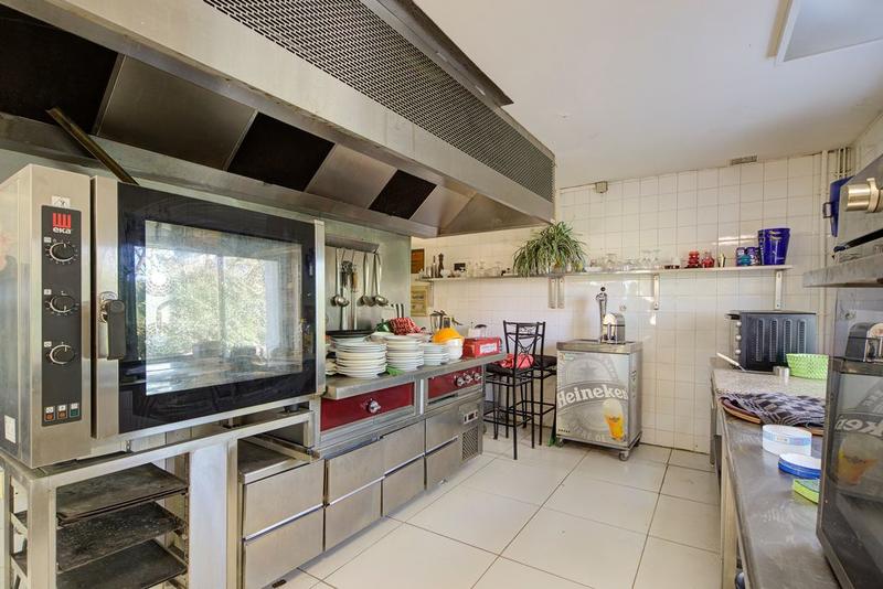 Maison - 340 m² - 10 pièces