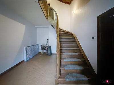 Maison - 220 m² - 8 pièces