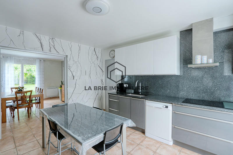 Maison - 192 m² - 8 pièces