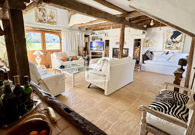 Maison - 290 m² - 11 pièces