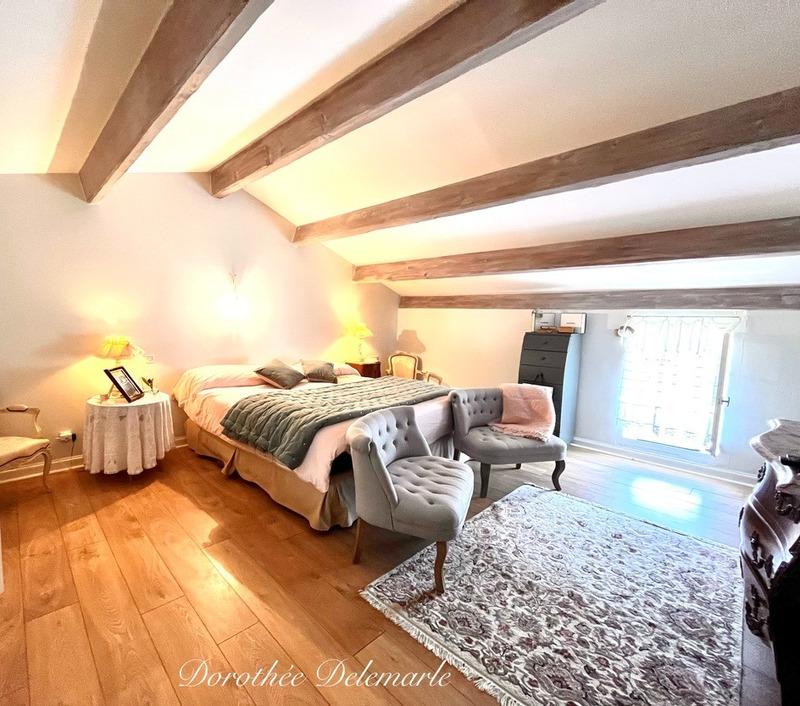 Maison - 244 m² - 5 pièces