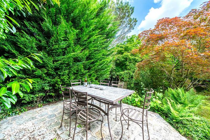 Demeure - 212 m² - 10 pièces