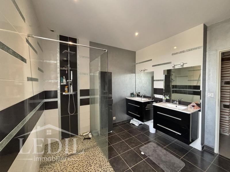 Maison en pierre - 286 m² - 5 pièces