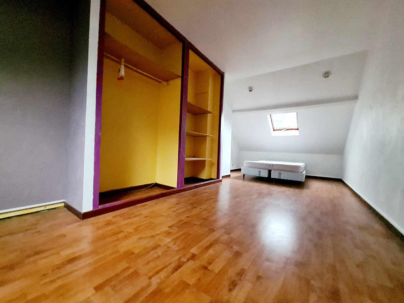 Maison - 280 m² - 10 pièces