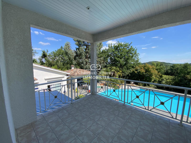 Maison - 350 m² - 10 pièces