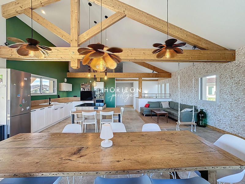 Maison - 210 m² - 9 pièces