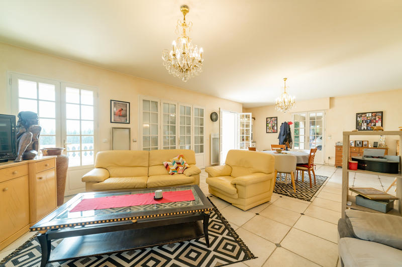 Maison - 342 m² - 8 pièces