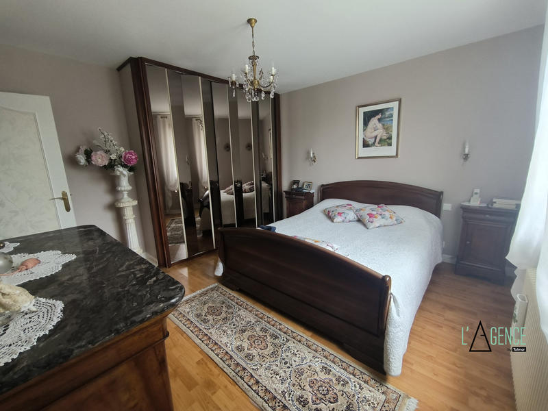 Maison traditionnelle - 287 m² - 9 pièces