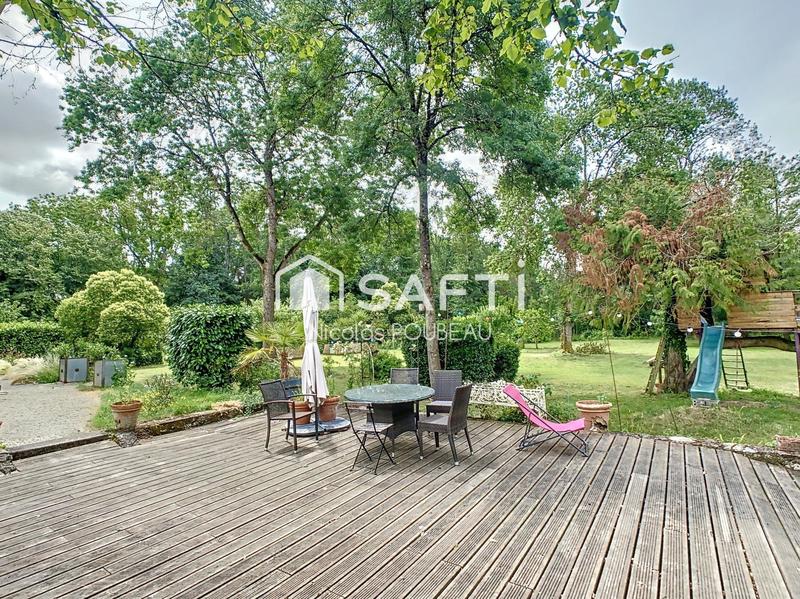 Maison - 240 m² - 9 pièces