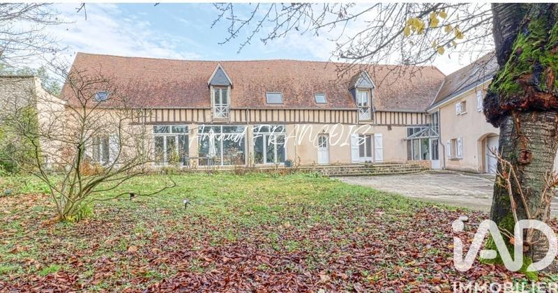 Maison - 376 m² - 9 pièces