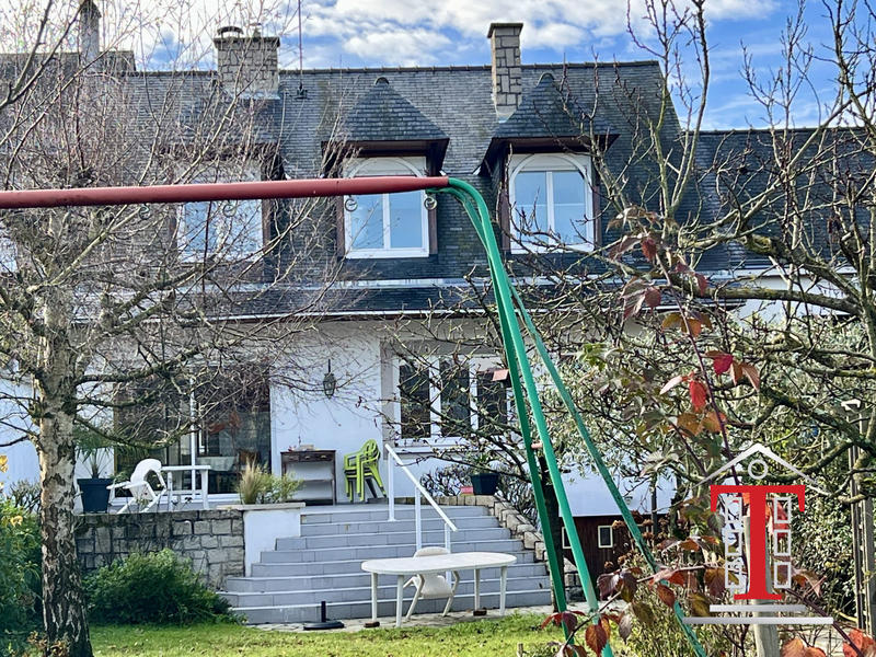 Maison - 180 m² - 7 pièces