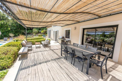 Villa - 261 m² - 6 pièces