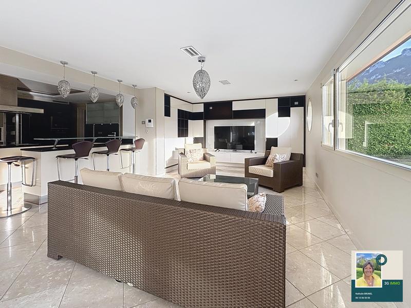 Villa - 250 m² - 10 pièces