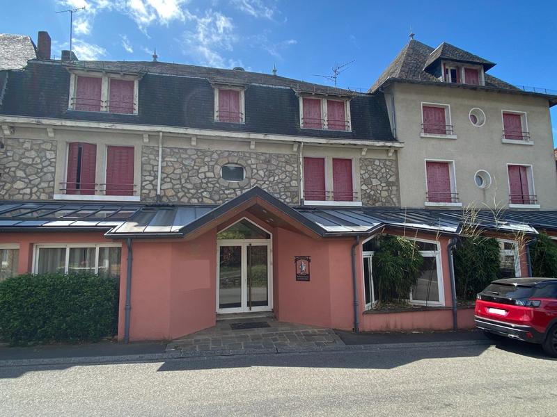 Propriété - 900 m² - 21 pièces