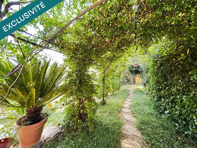 Maison - 250 m² - 5 pièces