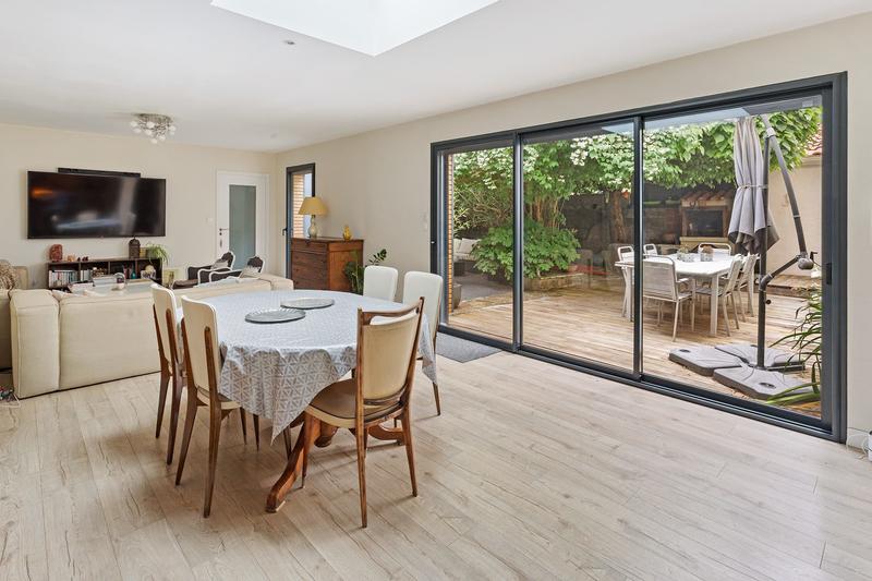 Maison - 240 m² - 10 pièces