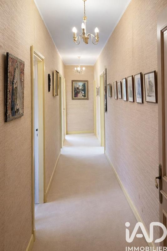 Maison - 255 m² - 9 pièces