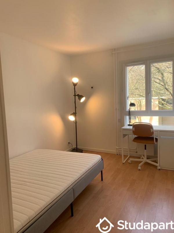 Chambre - 10 m² - 1 pièce