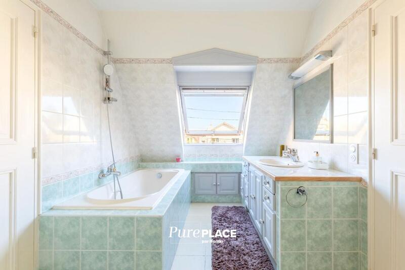 Maison - 220 m² - 7 pièces